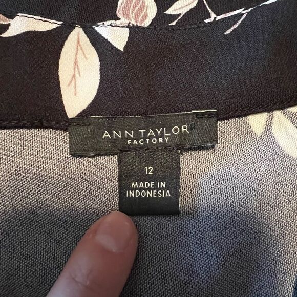 Ann Taylor factory floral short sleeve dress - Picture 3 of 7